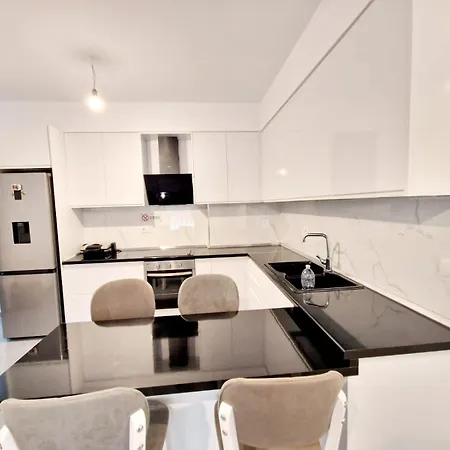 Lovely View Apartment *